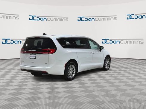 New 2026 Chrysler Pacifica Select AWD/4WD image 8