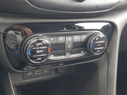 Certified 2020 Buick Encore GX Essence w/ Advanced Technology Package FWD image 28