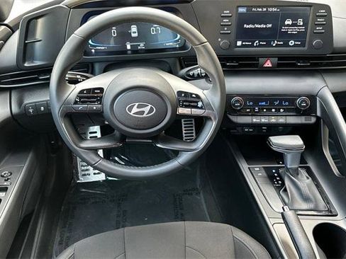 Certified 2025 Hyundai Elantra Sport image 15