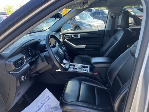 Certified 2021 Ford Explorer XLT w/ Equipment Group 202A AWD/4WD image 21