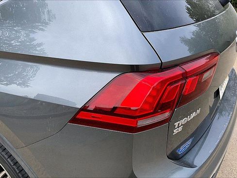 Used 2018 Volkswagen Tiguan SE w/ Panoramic Sunroof Package FWD image 22