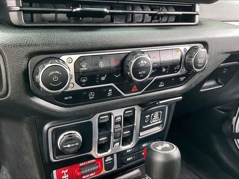 Used 2024 Jeep Wrangler Unlimited Sport AWD/4WD image 23