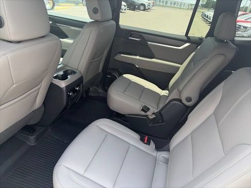 New 2026 GMC Acadia Elevation w/ Elevation Premium Package AWD/4WD image 11