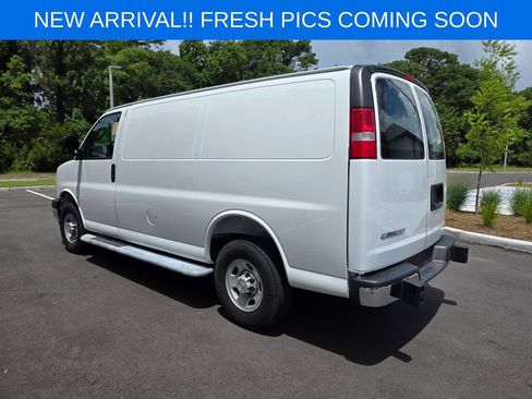 Used 2025 Chevrolet Express 2500 w/ Driver Convenience Package RWD image 5