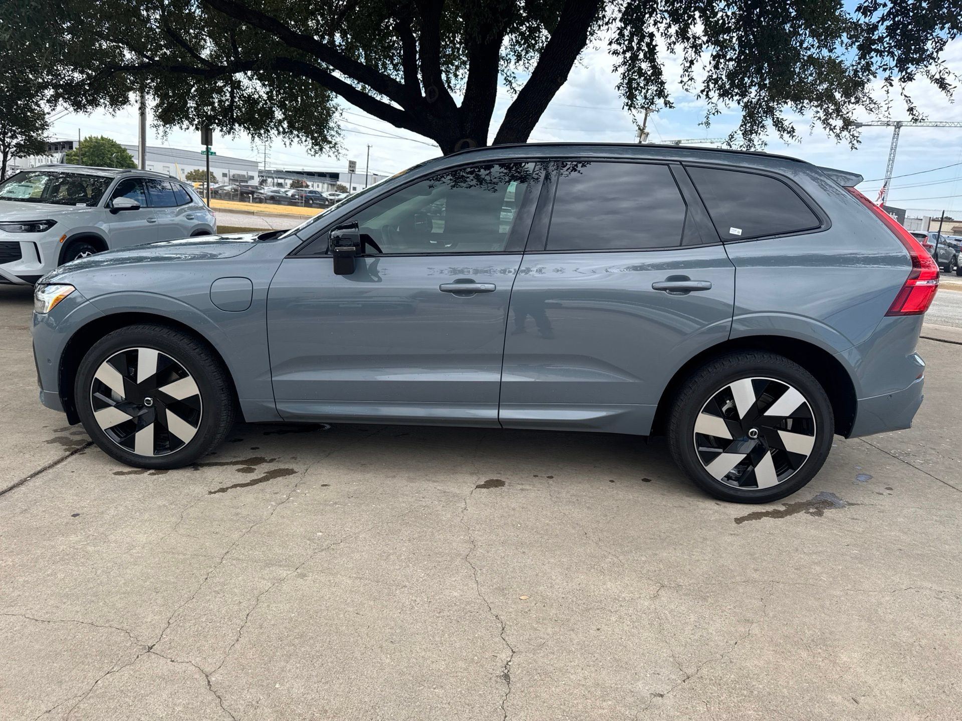 Used 2024 Volvo XC60 T8 Plus w/ Protection Package Premier AWD/4WD image 10