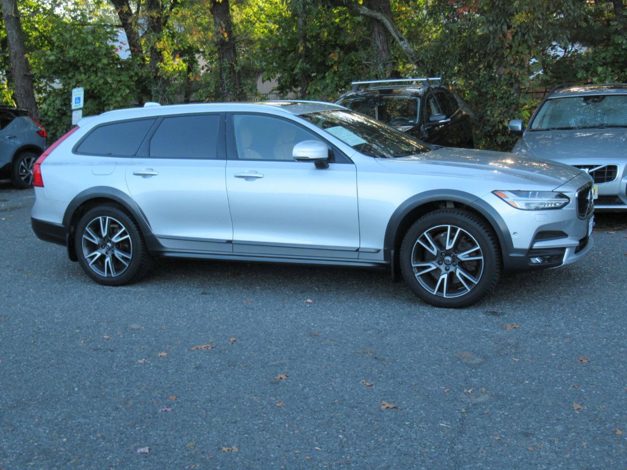 Used 2019 Volvo V90 T6 Cross Country w/ Advanced Package AWD/4WD image 21