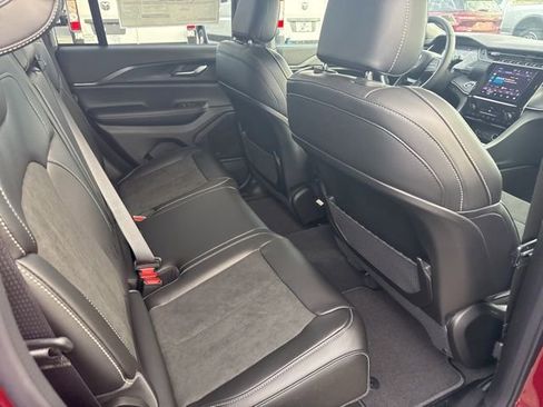 New 2025 Jeep Grand Cherokee Altitude w/ Trailer Tow Package image 17