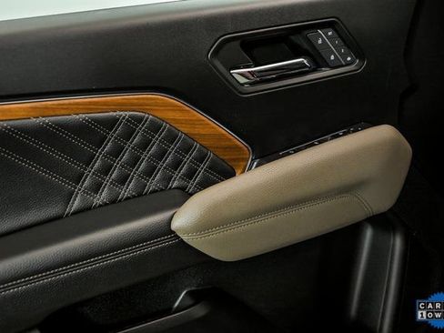 Used 2023 GMC Canyon Denali image 8