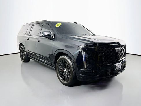 Used 2025 Cadillac Escalade ESV Sport Platinum w/ LPO, ONYX Package AWD/4WD image 3
