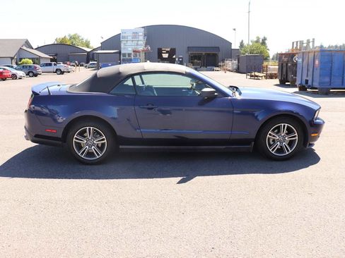 Used 2010 Ford Mustang Convertible RWD image 4