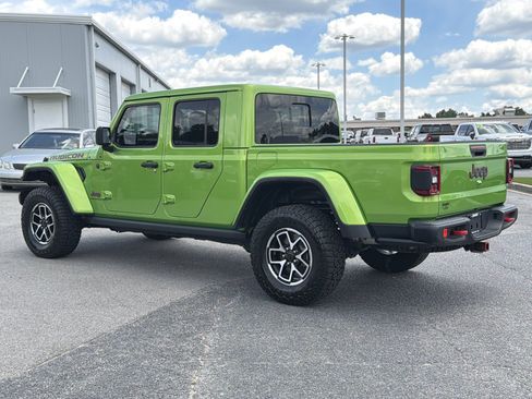 Used 2025 Jeep Gladiator Rubicon w/ Convenience Group AWD/4WD image 10