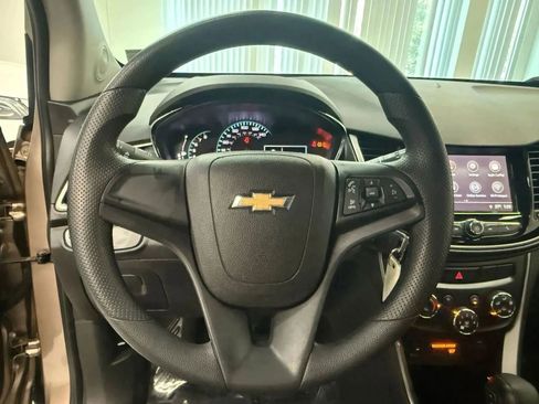 Used 2018 Chevrolet Trax LS image 25