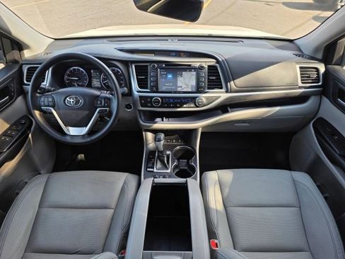 Used 2018 Toyota Highlander Limited image 9