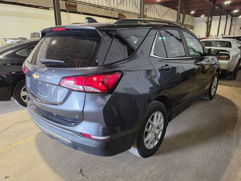 Used 2022 Chevrolet Equinox LT image 2