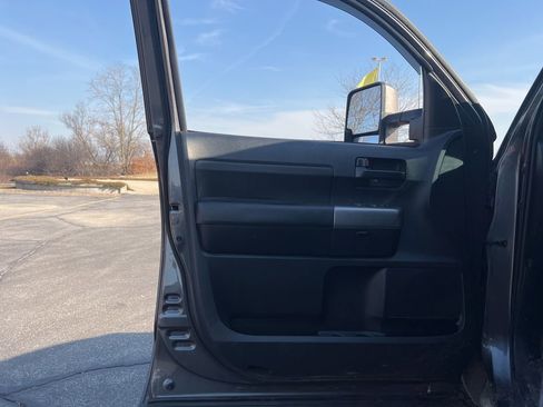 Used 2012 Toyota Tundra 4x4 CrewMax image 9