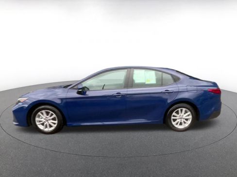 Used 2025 Toyota Camry LE image 9