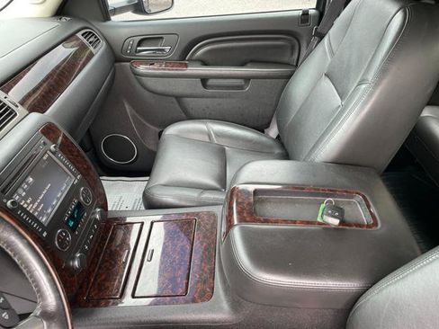 Used 2013 GMC Sierra 2500 Denali w/ Suspension Package, Off-Road AWD/4WD image 16