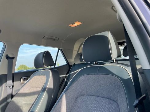 Used 2024 Hyundai Venue Limited FWD image 21