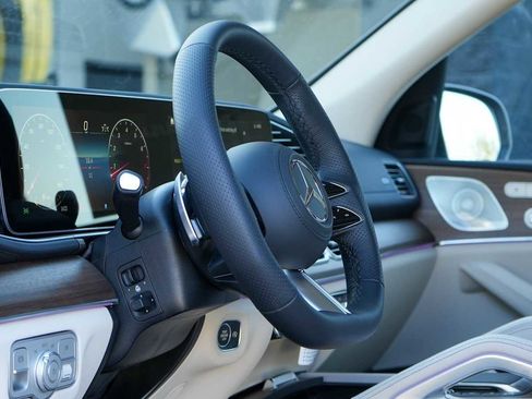 New 2026 Mercedes-Benz GLS 450 4MATIC image 36