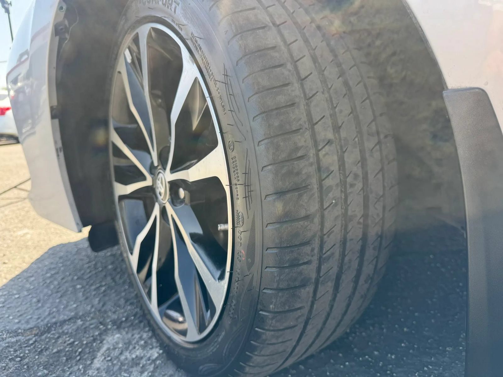 Used 2017 Toyota Corolla SE w/ Carpet Mat Package (TMS) FWD image 18