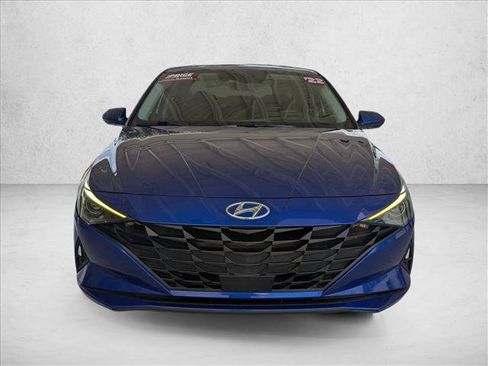Used 2022 Hyundai Elantra SEL w/ Convenience Package FWD image 2