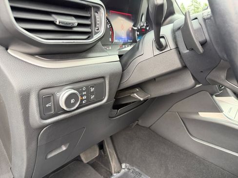 Used 2020 Ford Explorer XLT w/ Equipment Group 202A AWD/4WD image 19
