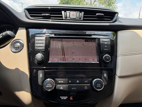 Used 2018 Nissan Rogue SL w/ Premium Package FWD image 12