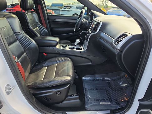 Used 2018 Jeep Grand Cherokee SRT image 33