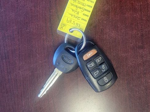 Used 2012 Kia Sedona EX w/ Luxury Pkg image 9