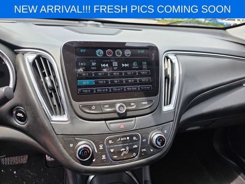 Used 2016 Chevrolet Malibu Premier w/ Driver Confidence Package II FWD image 10