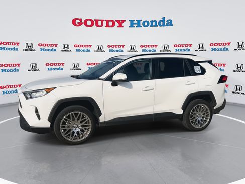 Used 2020 Toyota RAV4 XLE image 5