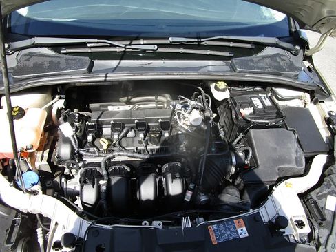 Used 2017 Ford Focus SE FWD image 8
