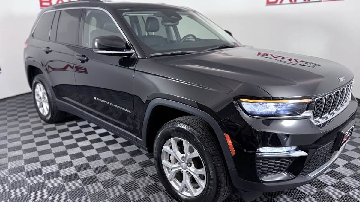 Used 2023 Jeep Grand Cherokee Limited AWD/4WD image 9