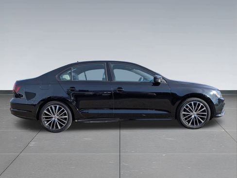 Used 2016 Volkswagen Jetta Sport image 8