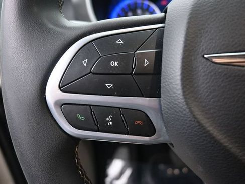 Used 2024 Chrysler Pacifica Touring-L FWD image 14