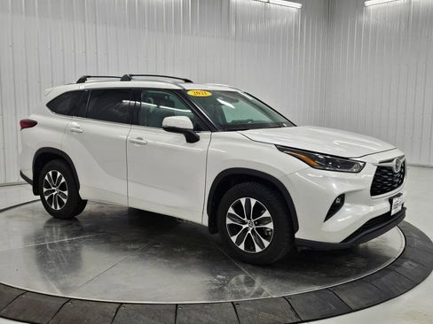 Used 2021 Toyota Highlander XLE image 7