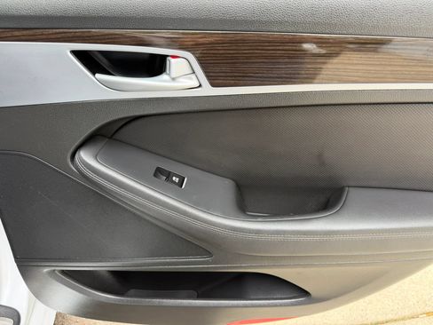 Used 2017 Genesis G80 3.8 RWD image 12