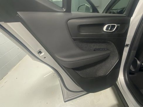 Certified 2025 Volvo XC40 B5 Plus image 8