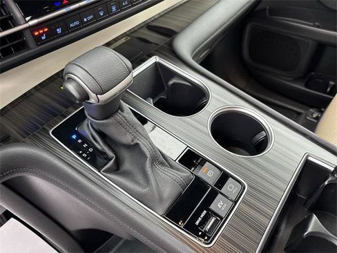 Certified 2024 Toyota Sienna Limited image 21