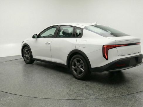 Used 2025 Kia K4 LXS image 6