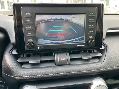Used 2021 Toyota RAV4 XLE image 17