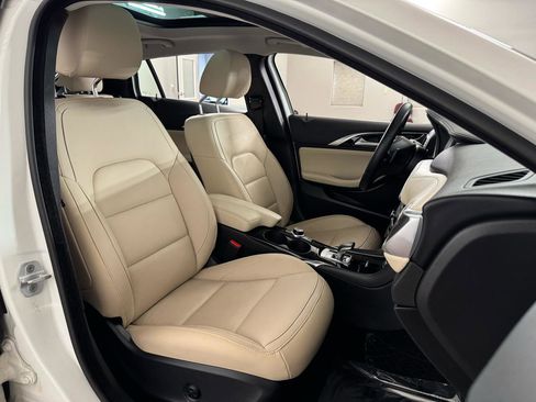 Used 2018 INFINITI QX30 Premium w/ Navigation Package image 37