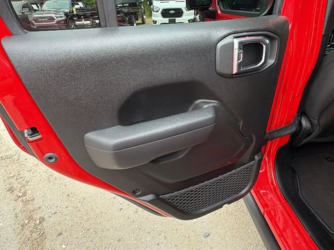 Used 2025 Jeep Wrangler Unlimited Rubicon 4xe AWD/4WD image 22