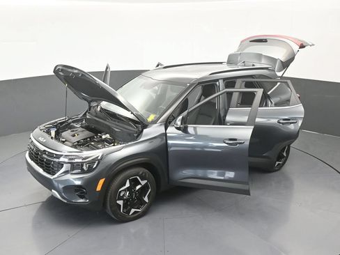 Used 2024 Kia Seltos EX FWD image 65