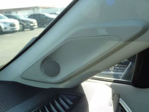 Used 2021 Toyota RAV4 Limited image 19