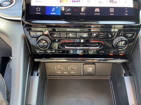 New 2025 Jeep Grand Cherokee Limited w/ Luxury Tech Group II image 50