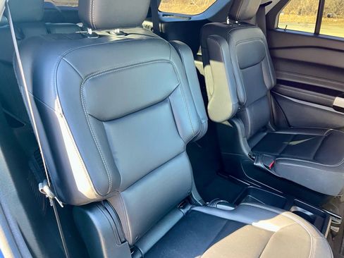 Used 2021 Ford Explorer XLT w/ Equipment Group 202A image 15