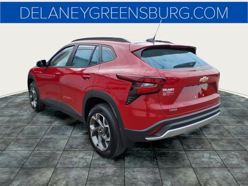 Used 2026 Chevrolet Trax LT w/ LT Convenience Package FWD image 5