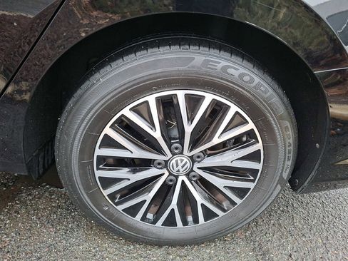 Used 2021 Volkswagen Jetta SE w/ SE Cold Weather Package image 7