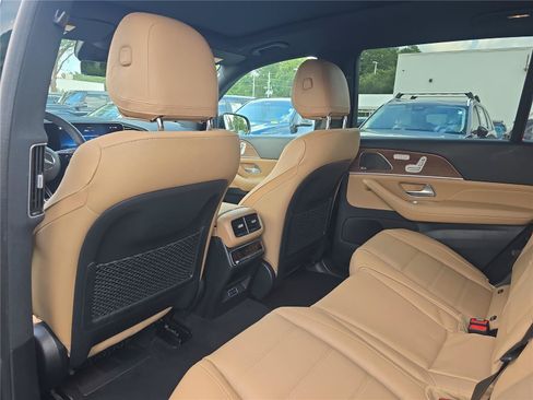 Used 2024 Mercedes-Benz GLS 450 4MATIC image 11